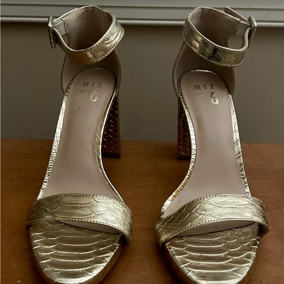 Mix No 6 Gold Heels - Picture 2 of 3